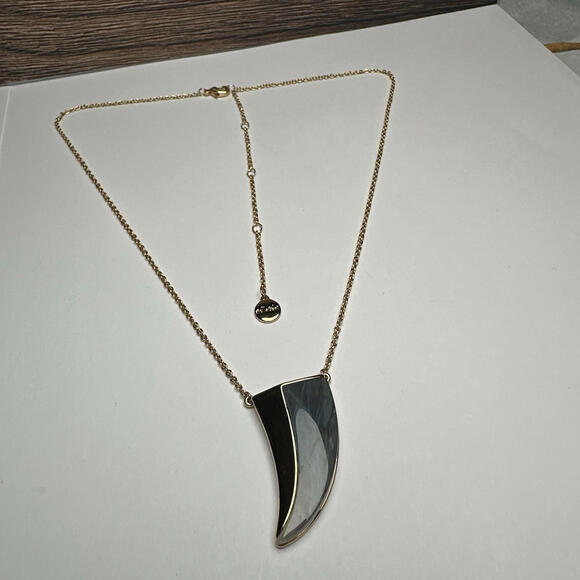 Stella & Dot Blue Stone Horn Shape Pendant Gold Tone Chain Necklace - Picture 2 of 14